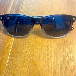 Black Women’s Rayban sunglasses